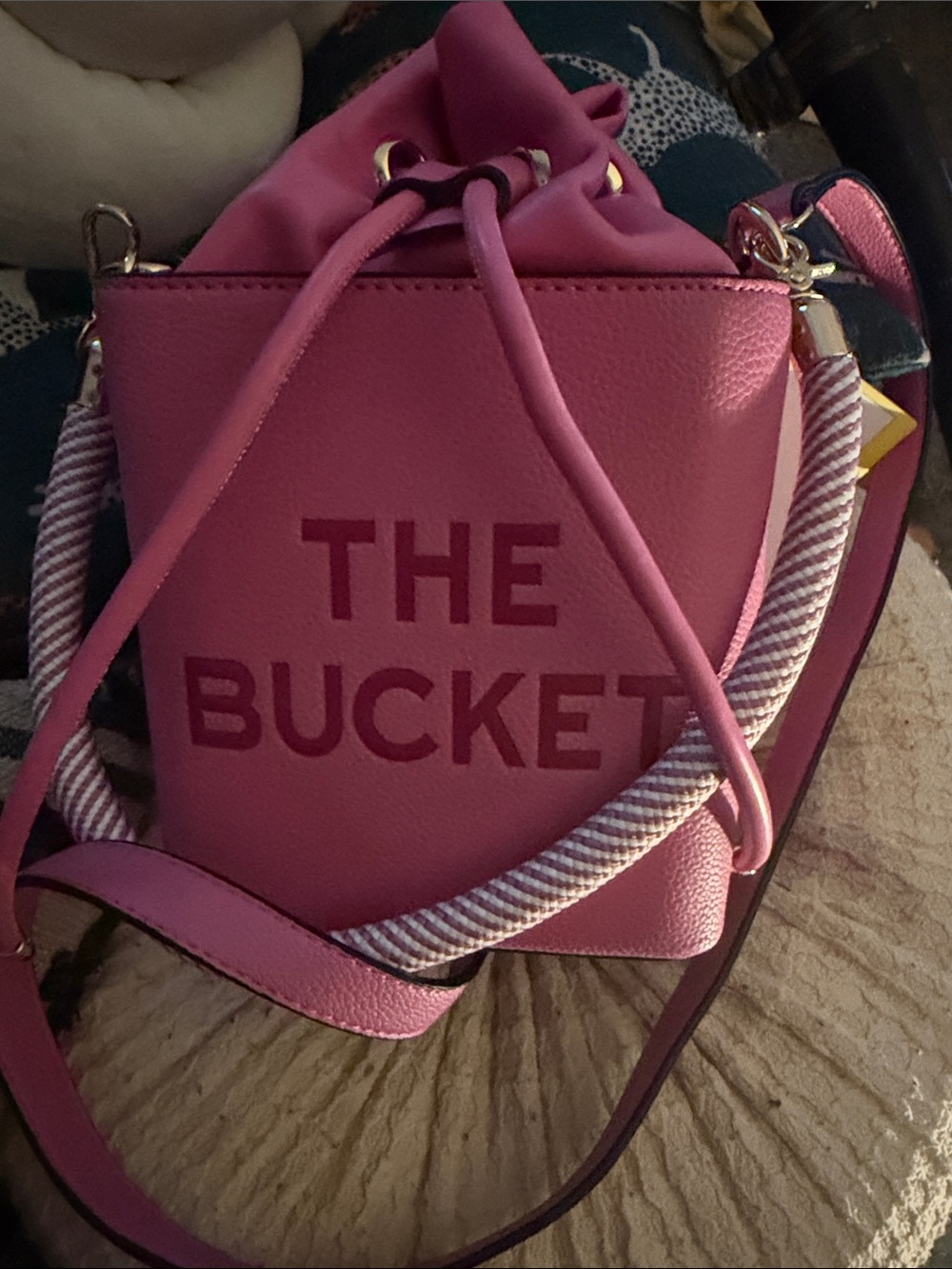 Pink 'The Bucket' medium Bucket Bag with “the wallet” and wristlet - Picture 8 of 12